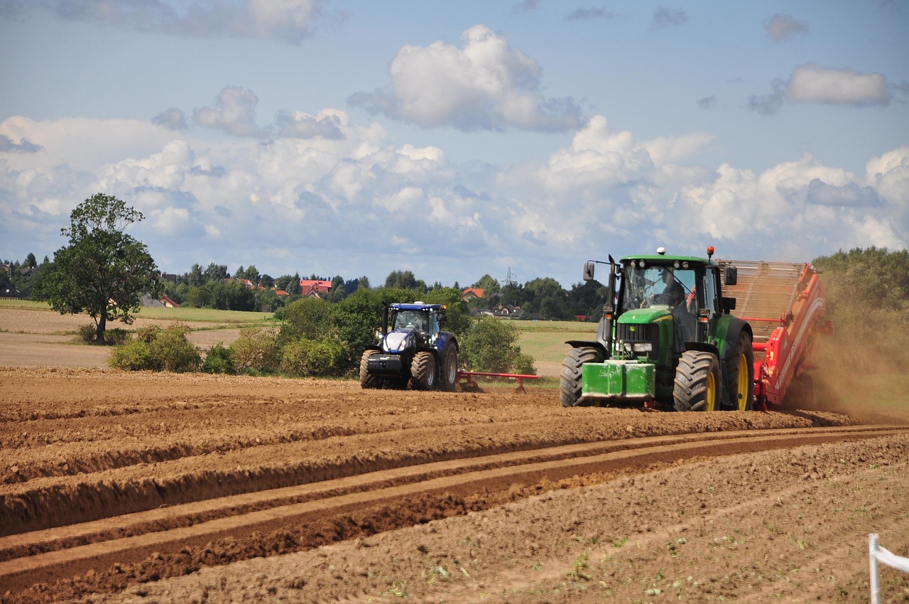 tractor-3637477_1280